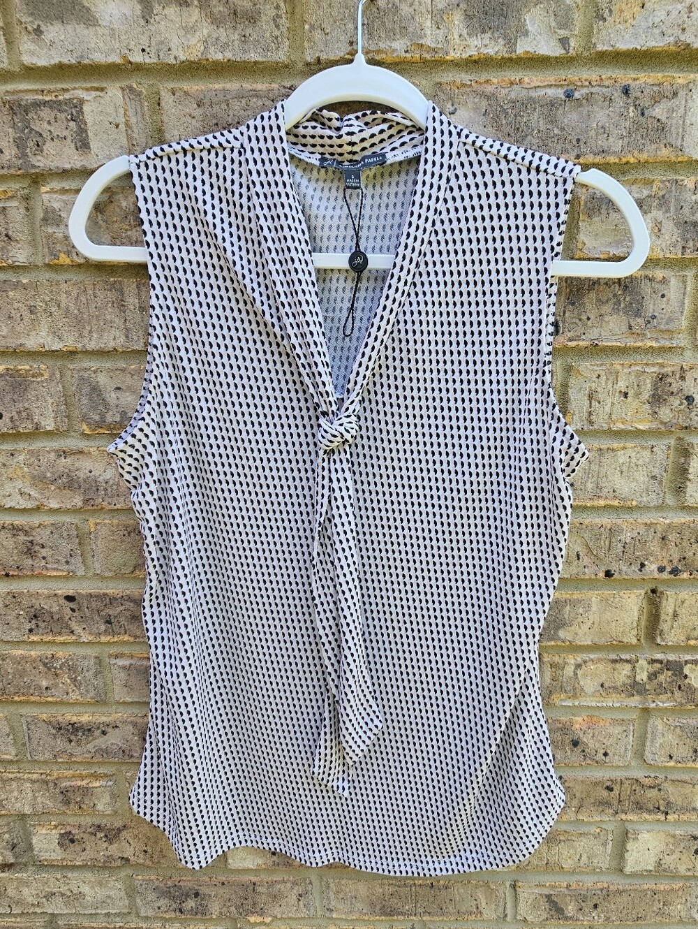 Adrianna Papell Black and White Sleeveless Tie-Neck Blouse